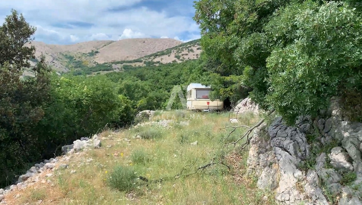 Stara Baška, gradbeno zemljišče prva vrsta do morja! ID 517