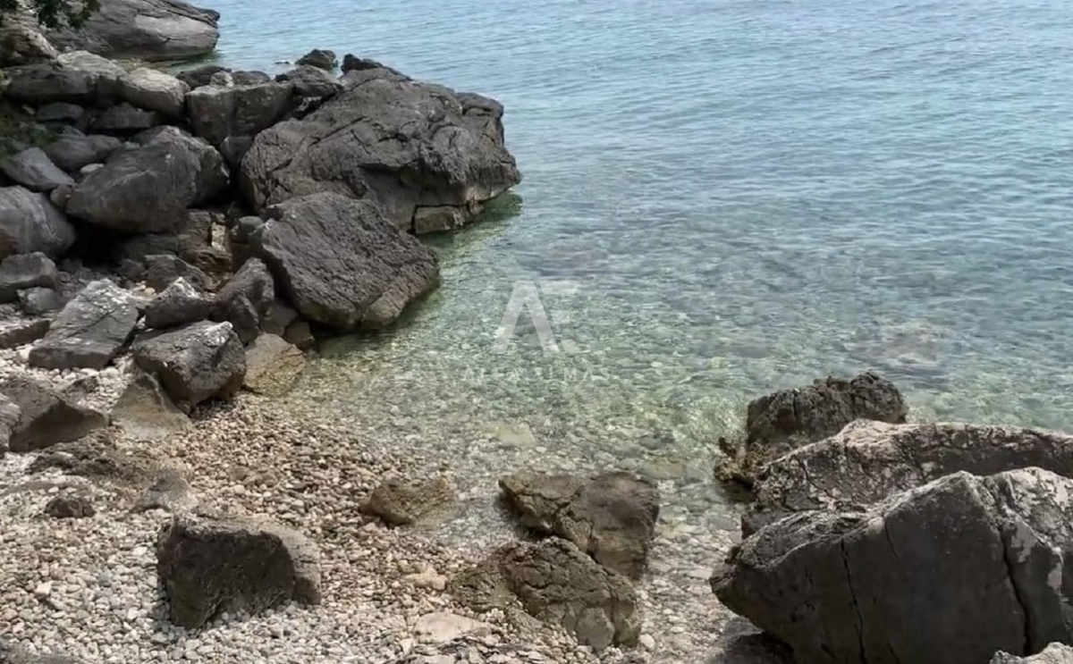 Stara Baška, gradbeno zemljišče prva vrsta do morja! ID 517