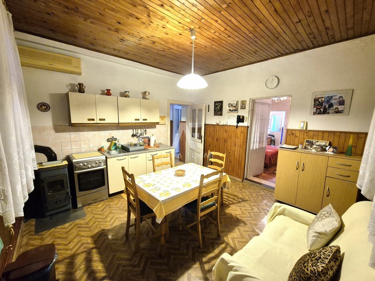 Dobrinj, kamnita hiša s čudovitim pogledom na morje! ID 612