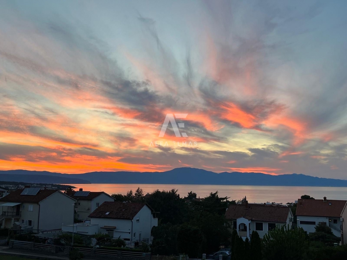 Malinska, razkošno stanovanje z galerijo in pogledom na morje! ID 647