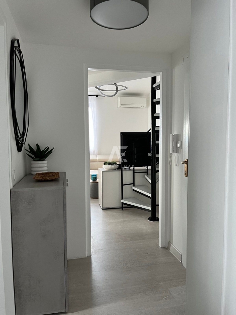 Malinska, razkošno stanovanje z galerijo in pogledom na morje! ID 647