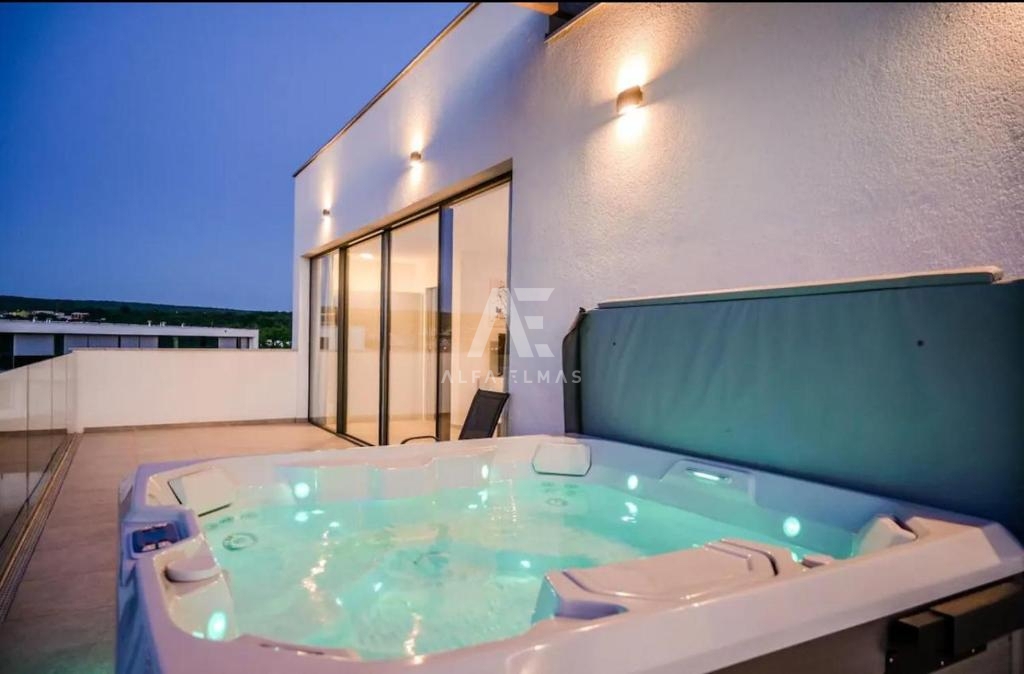 Malinska, luksuzni penthouse s panoramskim pogledom na morje! ID 19