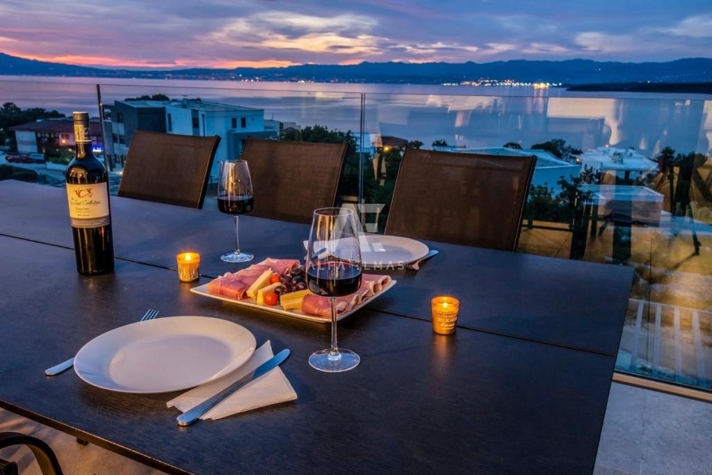 Malinska, luksuzni penthouse s panoramskim pogledom na morje! ID 19