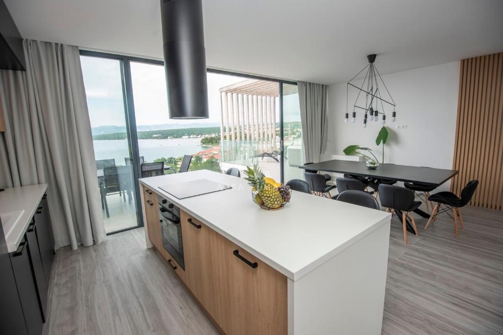 Malinska, luksuzni penthouse s panoramskim pogledom na morje! ID 19