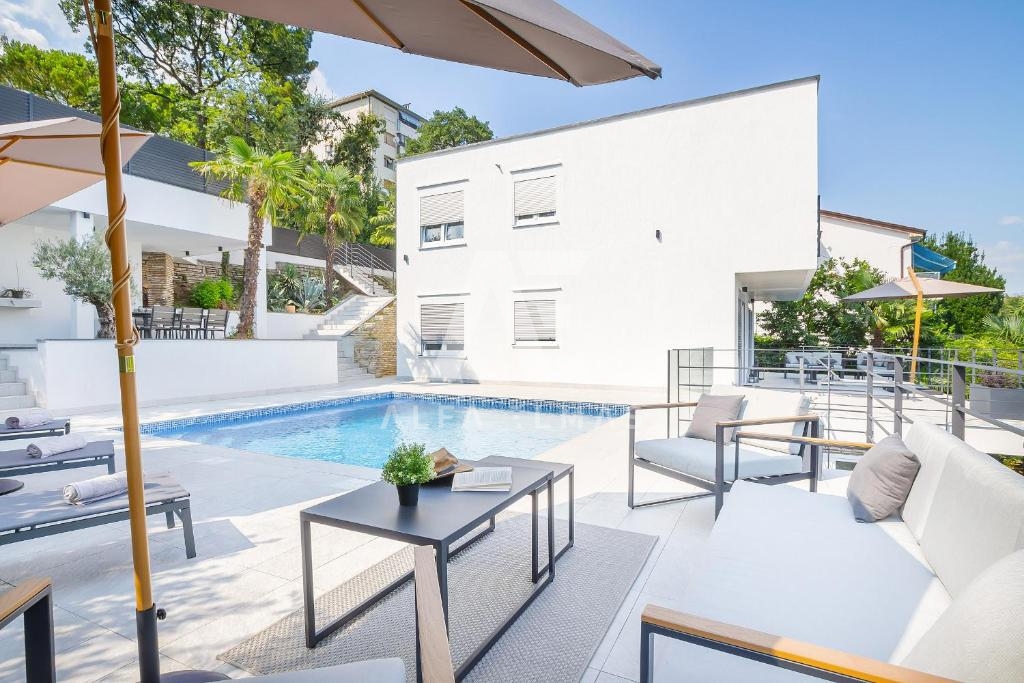 Opatija, luksuzna vila z bazenom in pogledom na morje!! ID 217