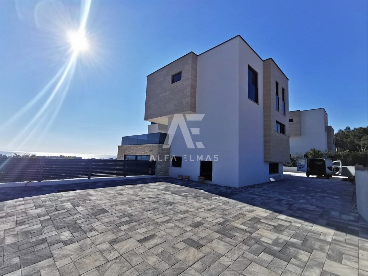 Krk, novogradnja, luksuzni penthouse s pogledom na morje! ID 238