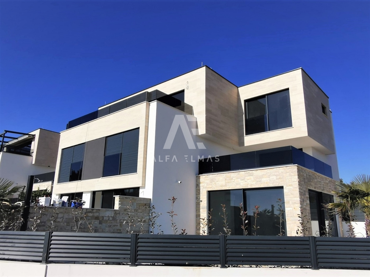 Krk, novogradnja, luksuzni penthouse s pogledom na morje! ID 238