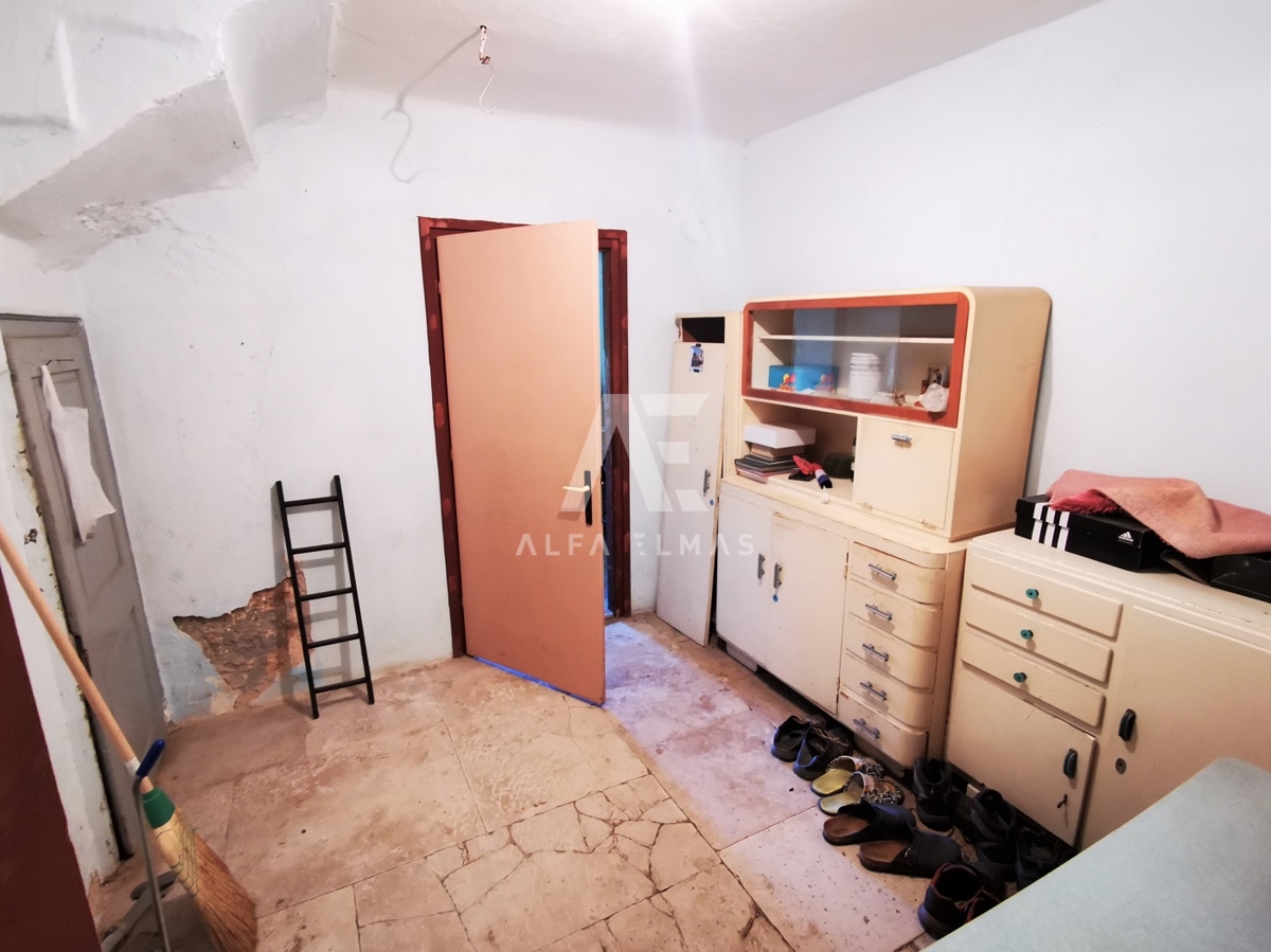 Malinska, samostojna hiša za prenovo s pogledom na morje!! ID 248