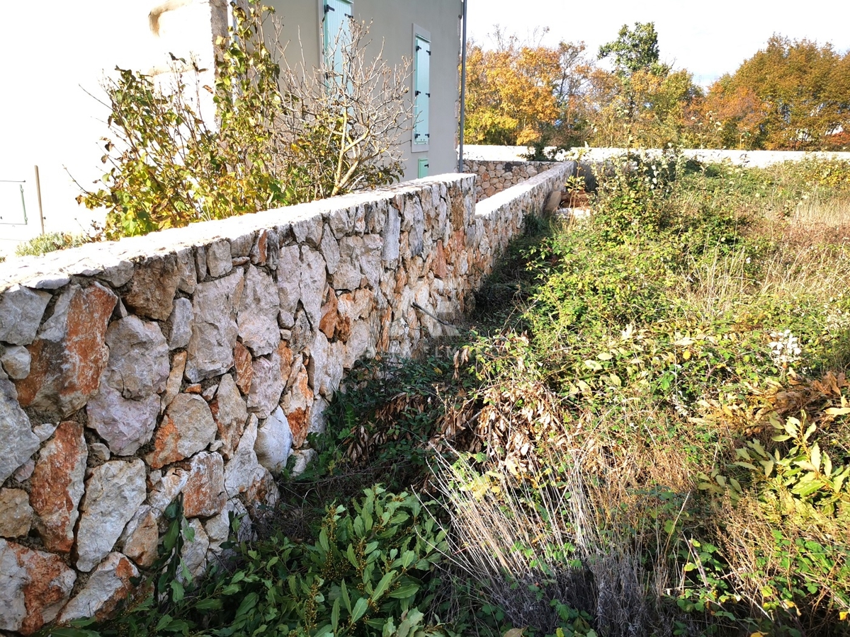 Dobrinj, okolica, zazidljivo zemljišče pravilne oblike na mirni lokaciji!! ID 491