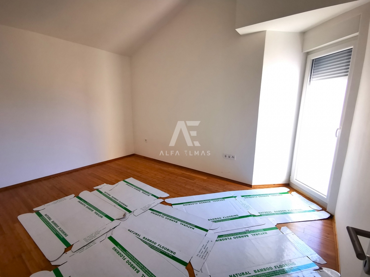 Prodaja apartmaja s pogledom na morje, površine 86 m2 v Malinski - ID 543