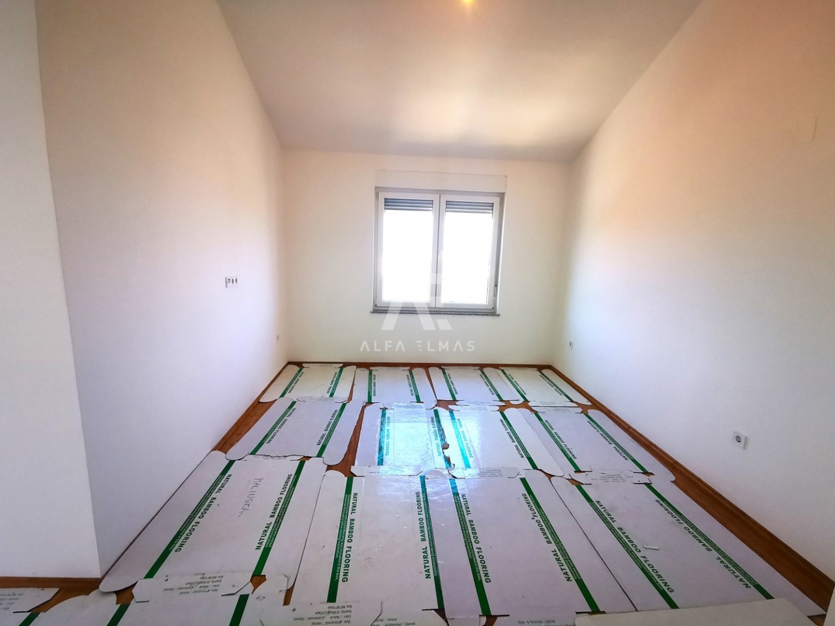 Prodaja apartmaja s pogledom na morje, površine 86 m2 v Malinski - ID 543