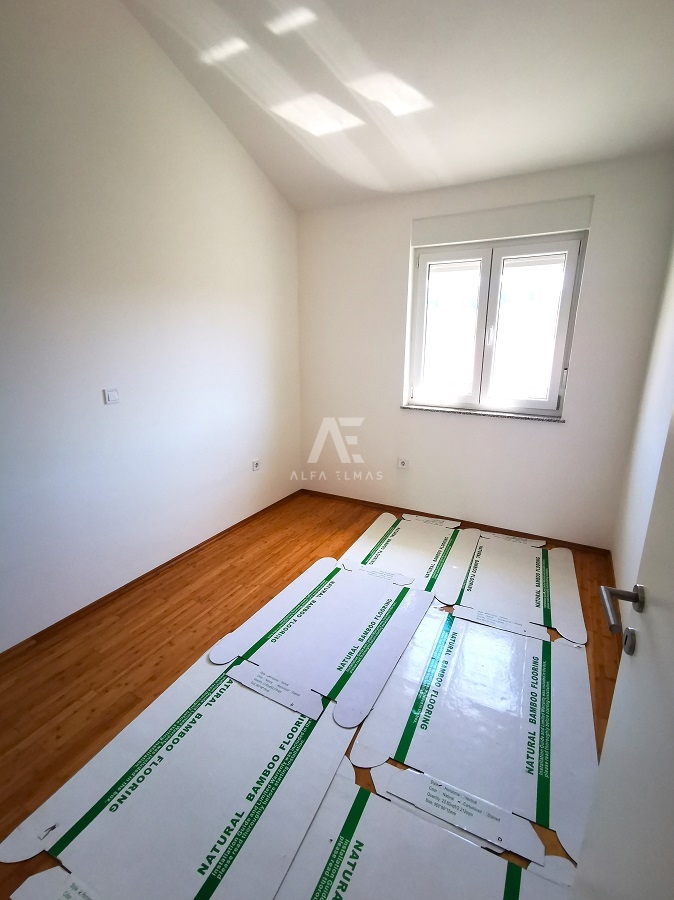 Prodaja apartmaja s pogledom na morje, površine 86 m2 v Malinski - ID 543