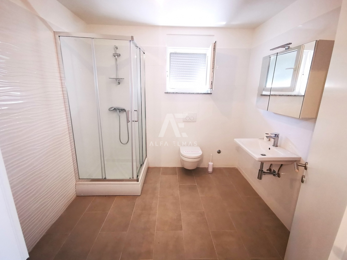 Prodaja apartmaja s pogledom na morje, površine 86 m2 v Malinski - ID 543