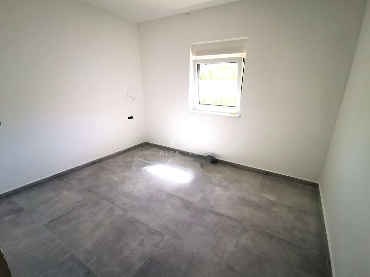 Apartma z vrtom v novogradnji na Krku!