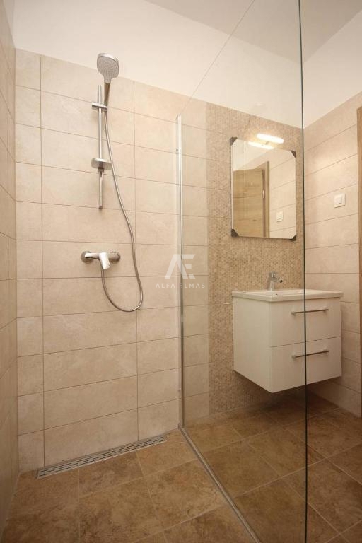 Detached stone house with a pool near the sea in Linardići - ID 573