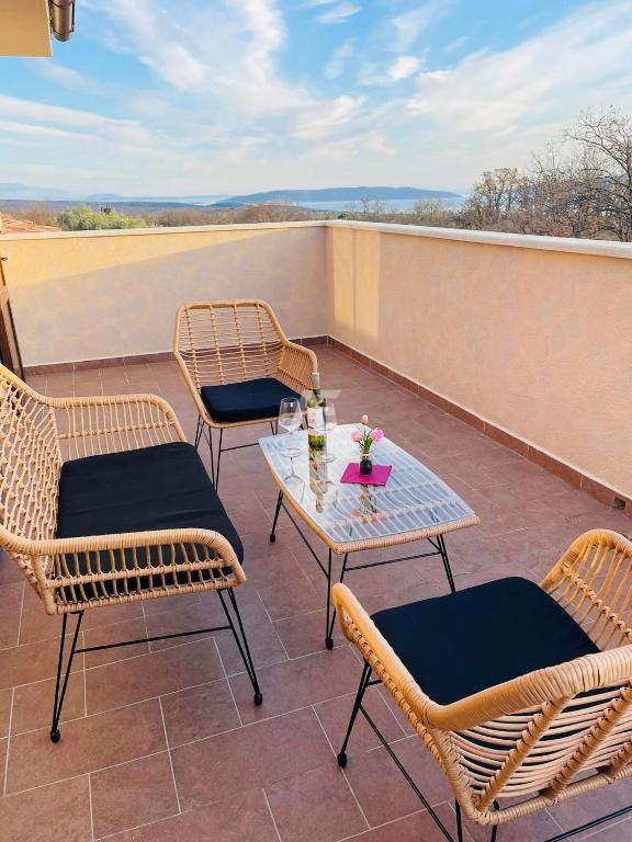 Detached stone house with a pool near the sea in Linardići - ID 573
