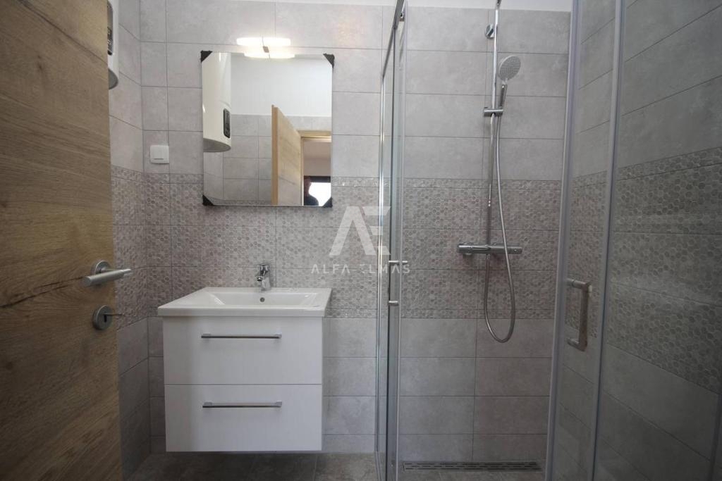 Detached stone house with a pool near the sea in Linardići - ID 573