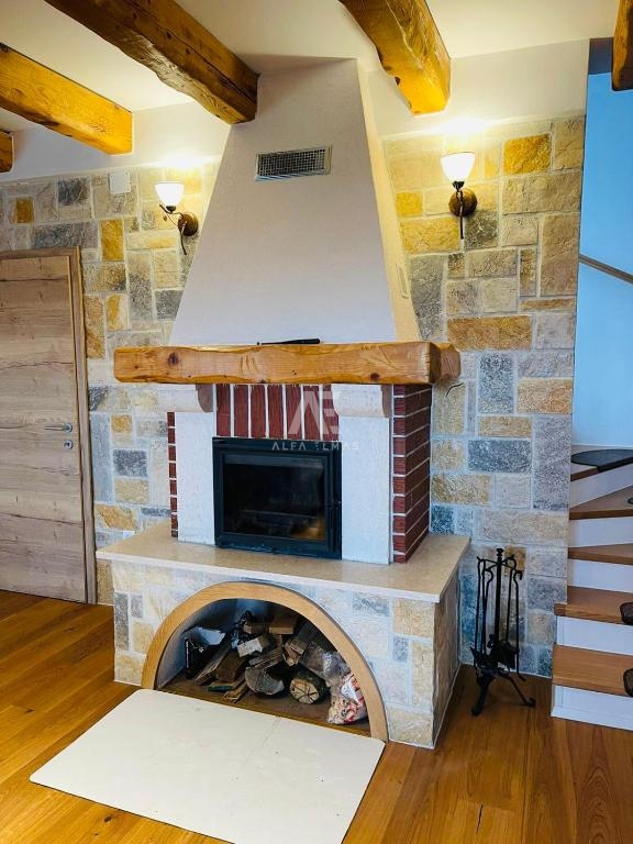 Detached stone house with a pool near the sea in Linardići - ID 573