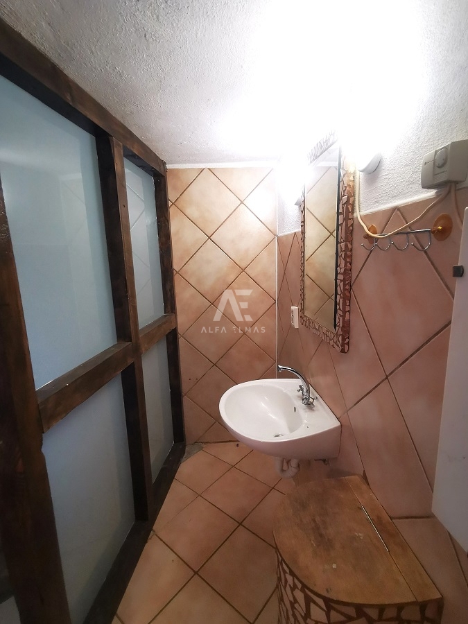 Vrbnik, dvojček za delno prenovo! ID 598