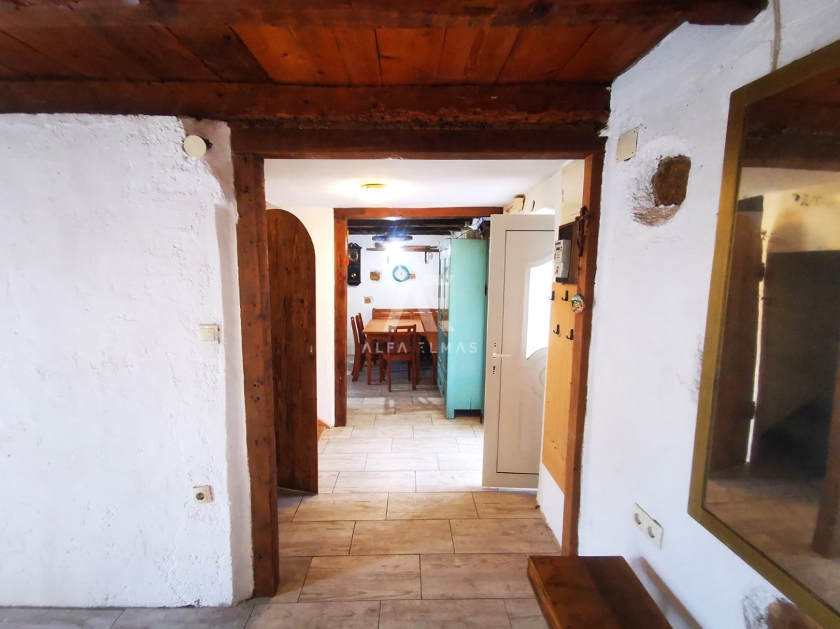 Vrbnik, dvojček za delno prenovo! ID 598
