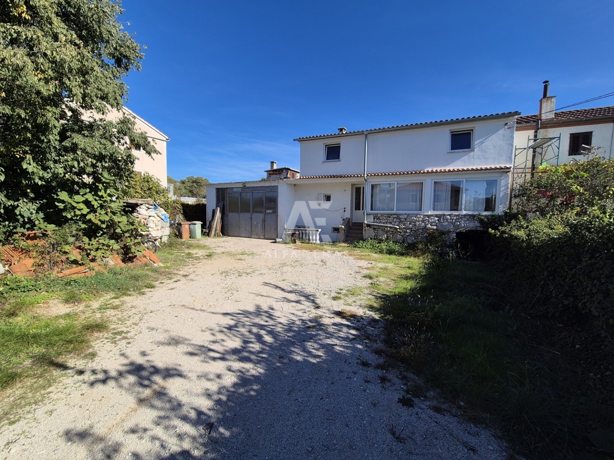 Vrbnik, dvojček za delno prenovo! ID 598