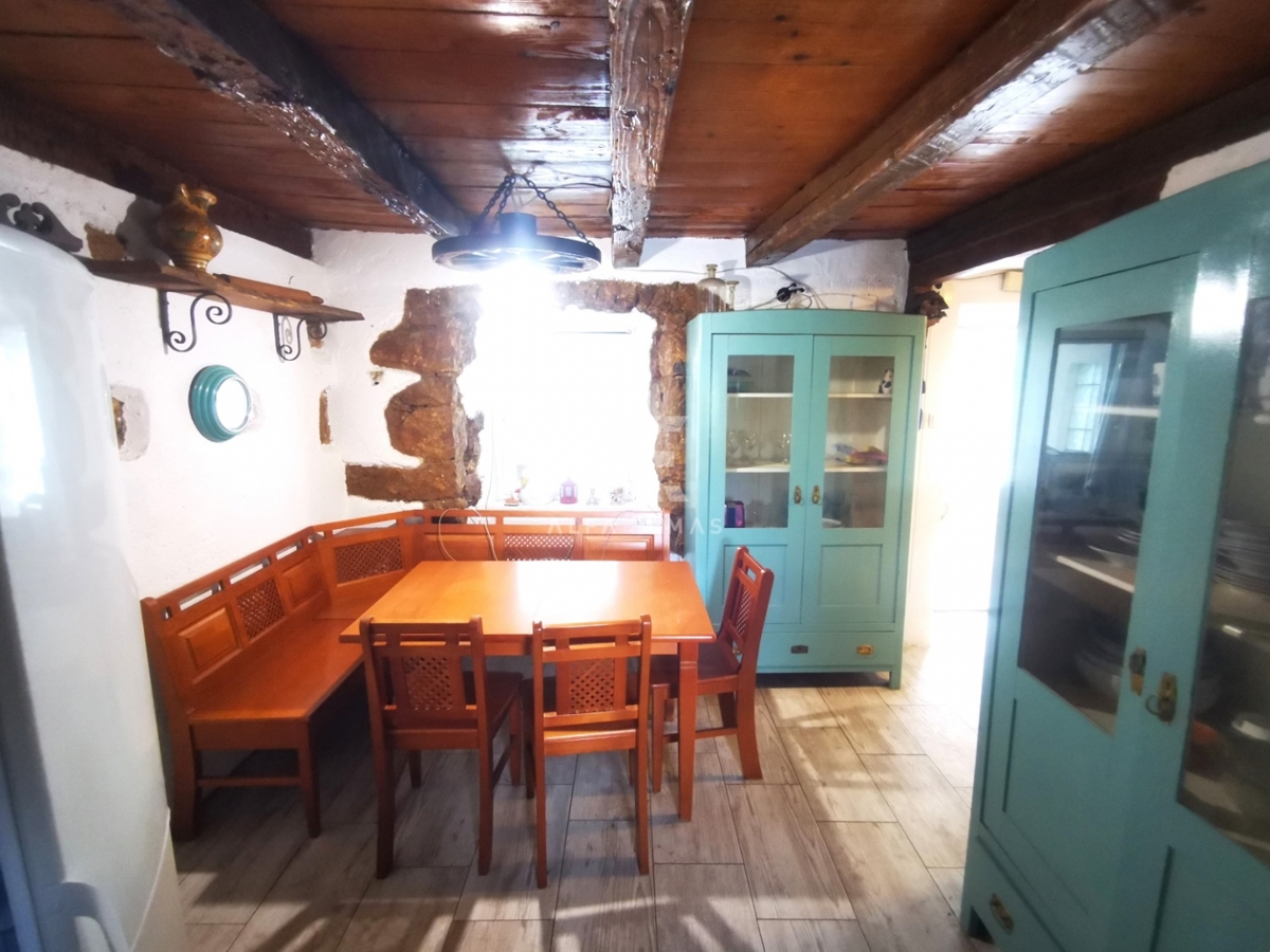 Vrbnik, dvojček za delno prenovo! ID 598