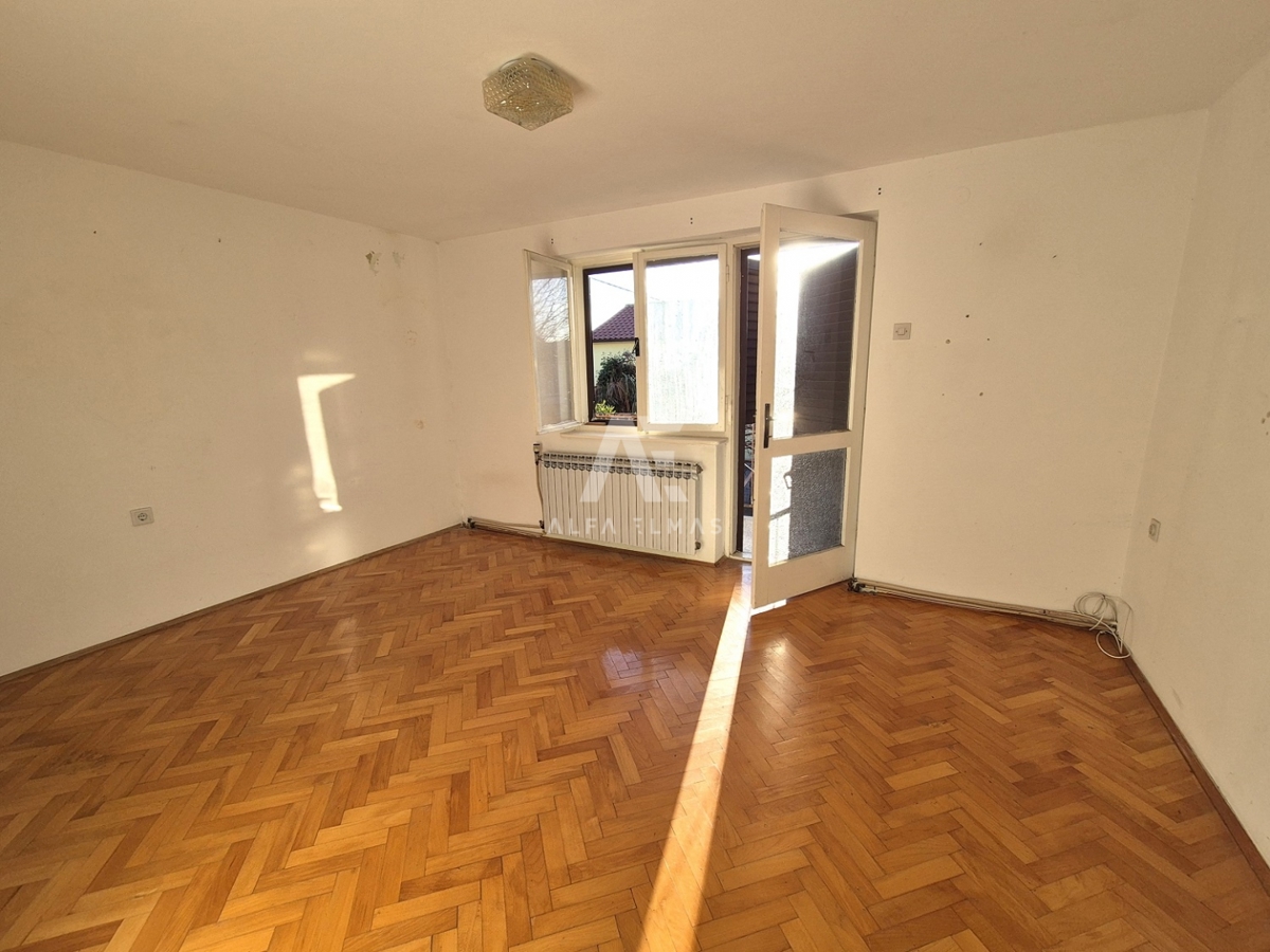 Kornić, vrstna hiša s 6 spalnicami! ID 621