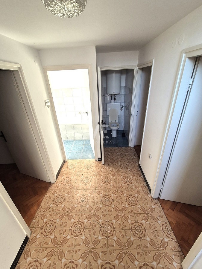Kornić, vrstna hiša s 6 spalnicami! ID 621