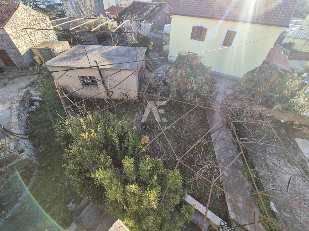 Kornić, vrstna hiša s 6 spalnicami! ID 621