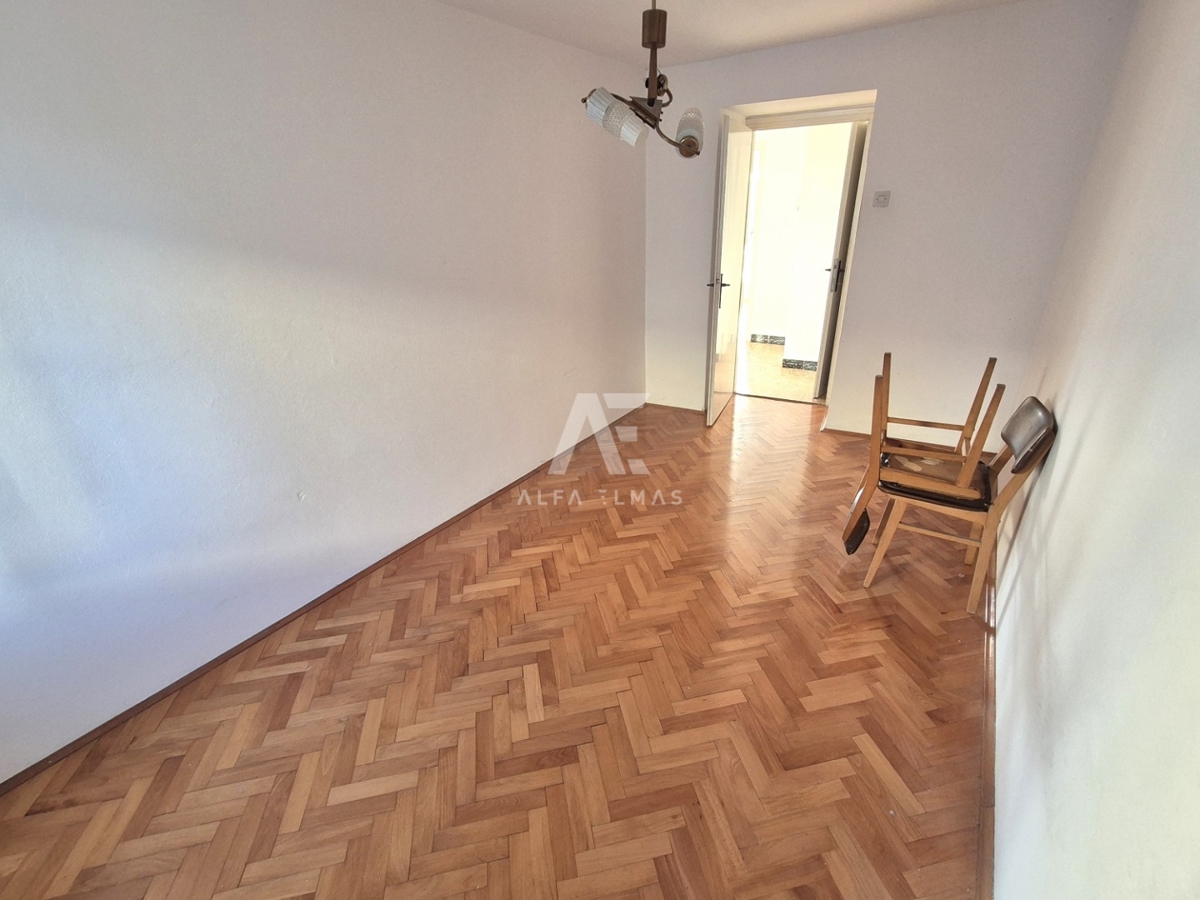 Kornić, vrstna hiša s 6 spalnicami! ID 621