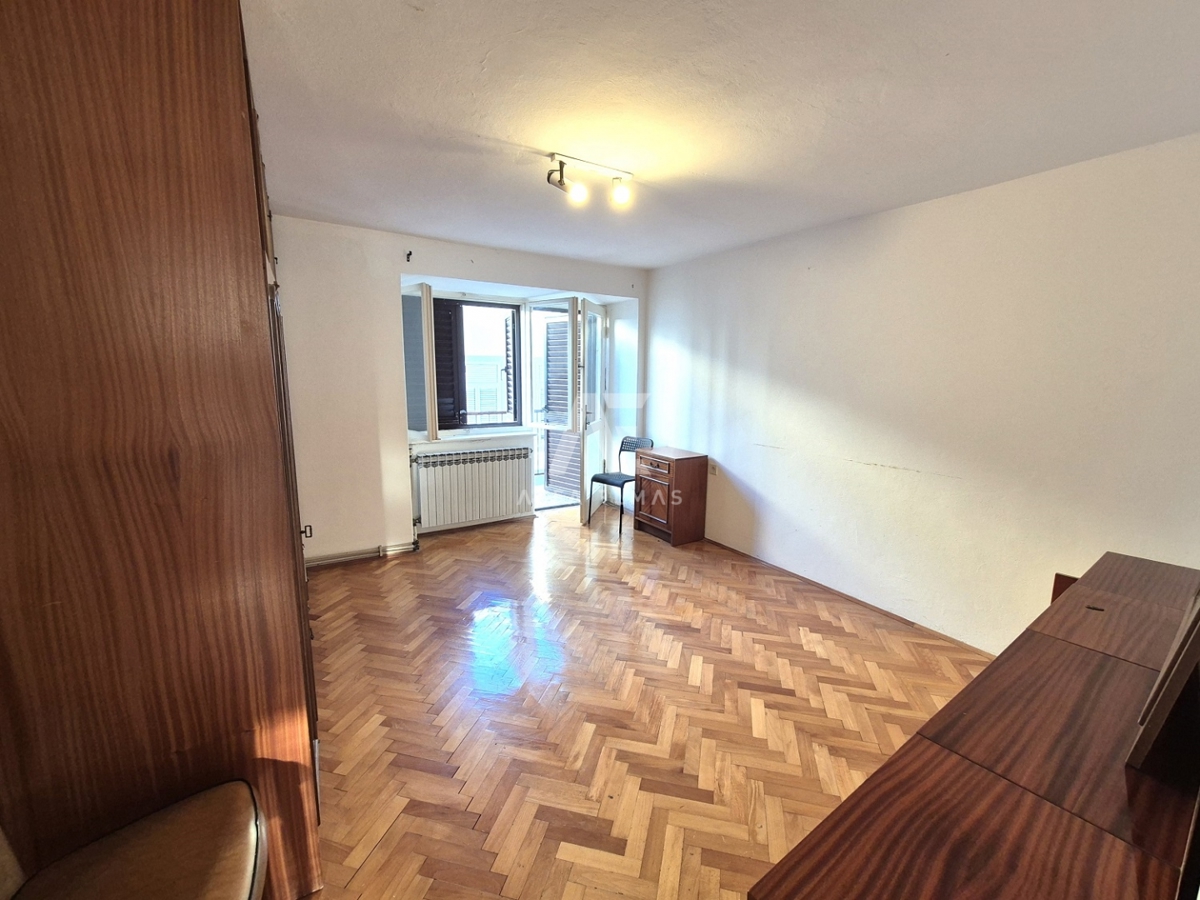 Kornić, vrstna hiša s 6 spalnicami! ID 621