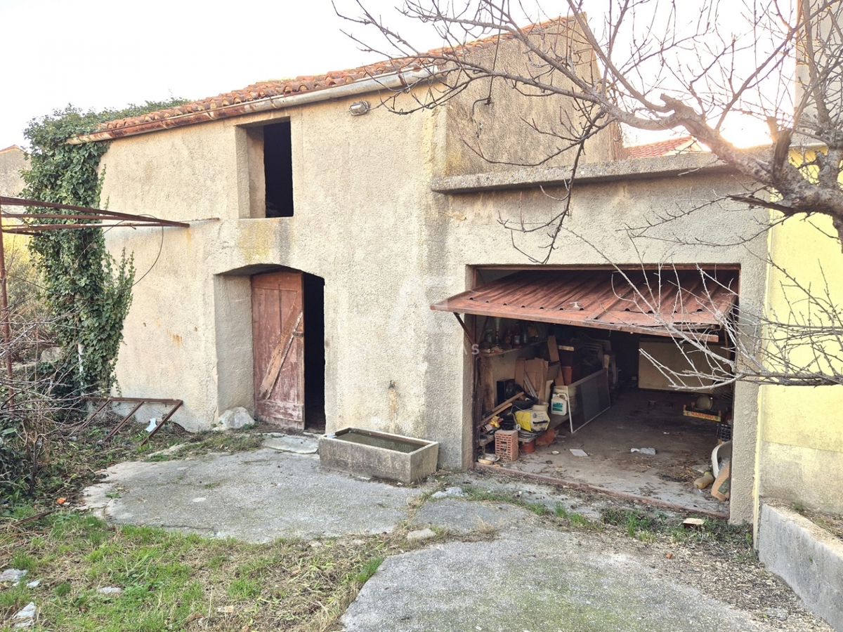 Kornić, vrstna hiša s 6 spalnicami! ID 621