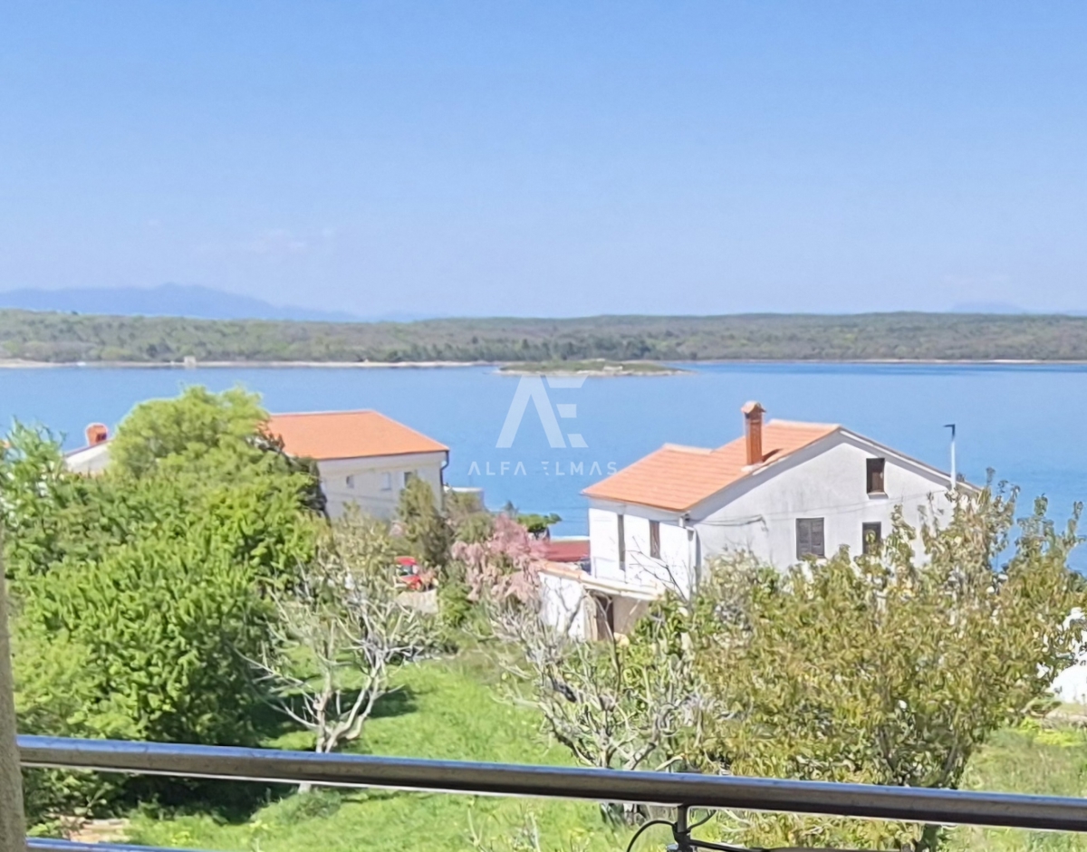 Zaliv Soline, Apartma v drugem redu od morja! ID 631