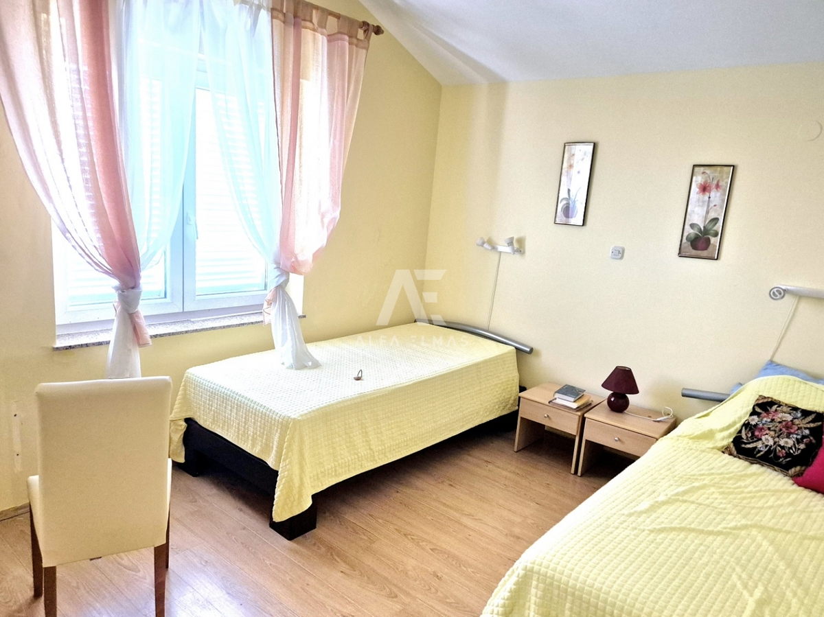 Zaliv Soline, Apartma v drugem redu od morja! ID 631