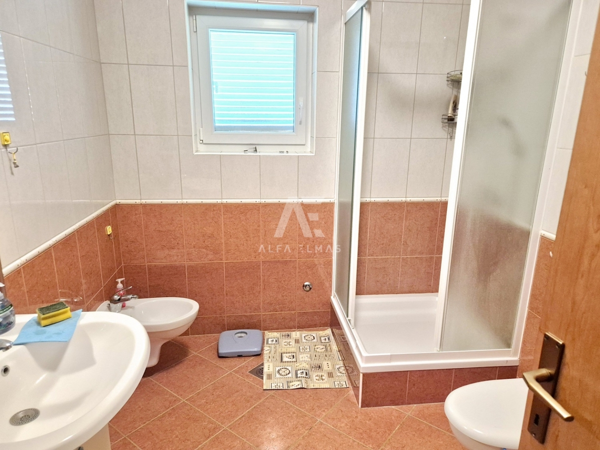 Zaliv Soline, Apartma v drugem redu od morja! ID 631