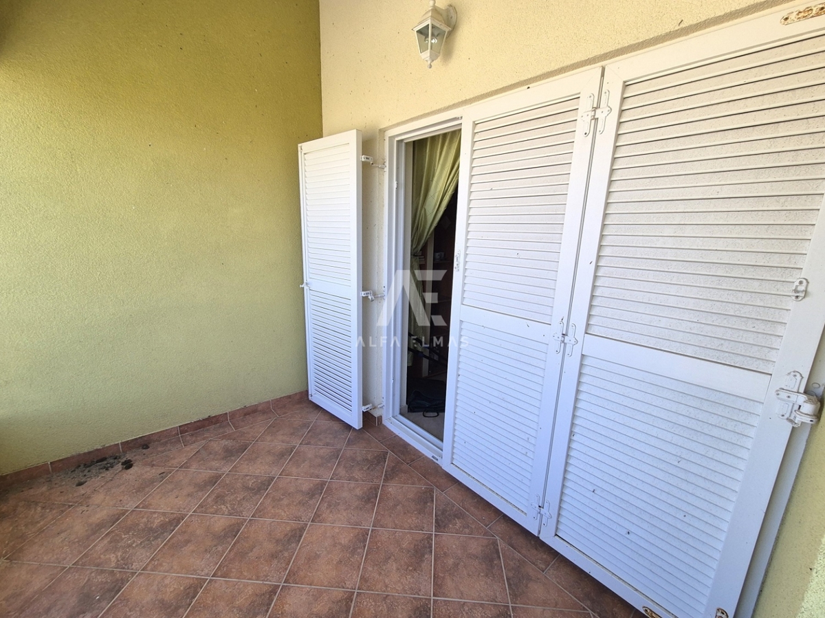 Zaliv Soline, Apartma v drugem redu od morja! ID 631