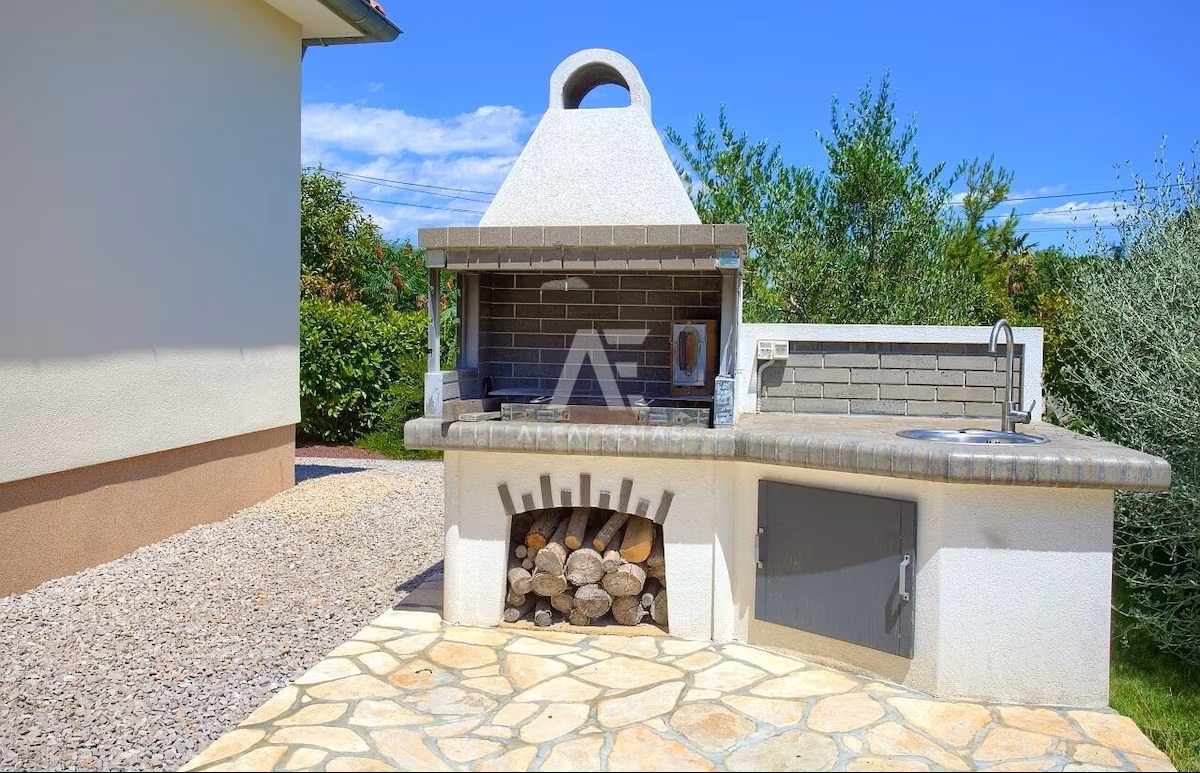 Krk, okolica, samostojna pritlična hiša z bazenom! ID 659