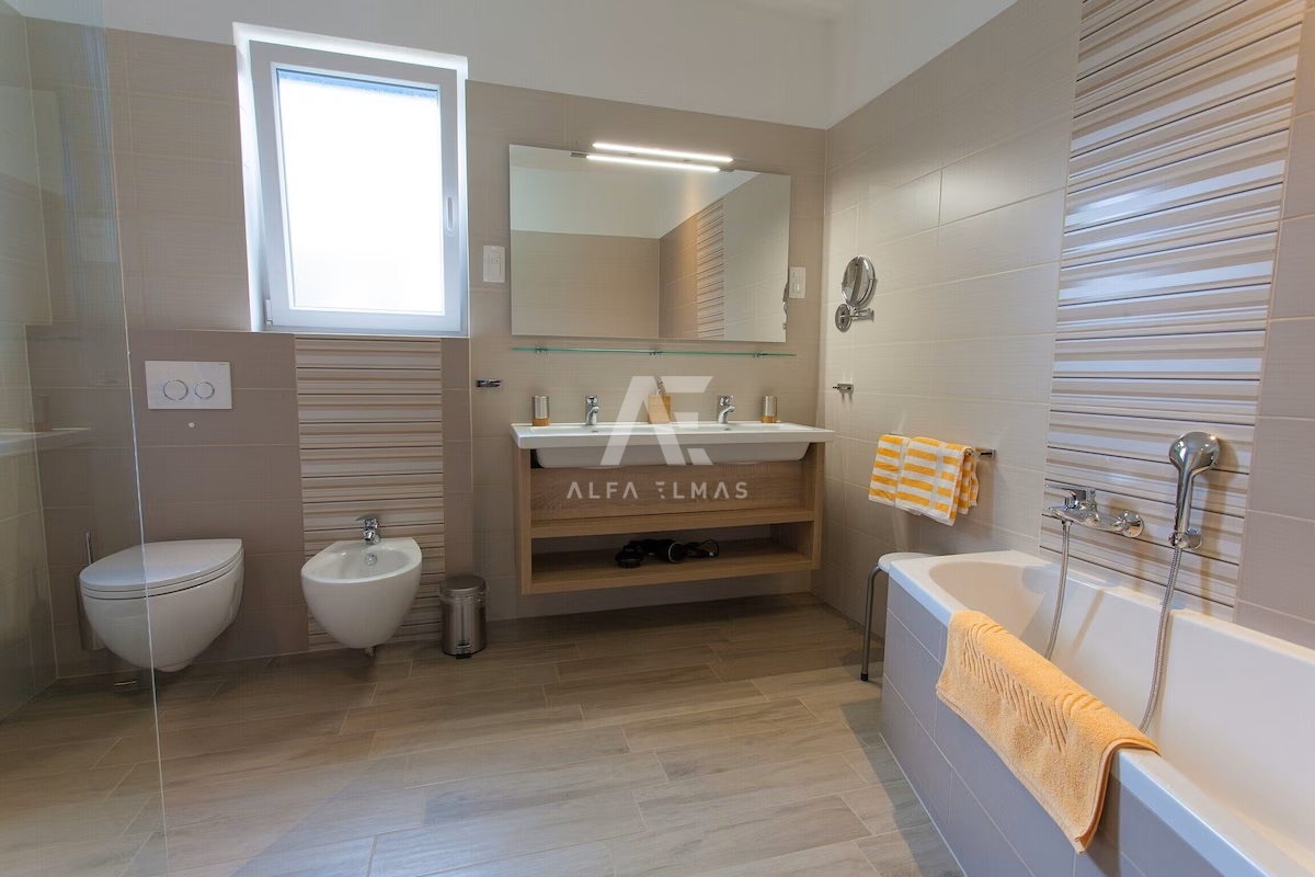 Krk, okolica, samostojna pritlična hiša z bazenom! ID 659