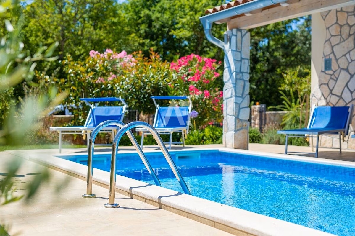 Krk, okolica, samostojna pritlična hiša z bazenom! ID 659