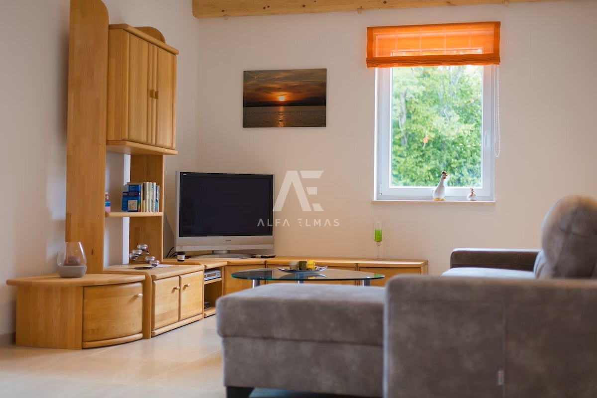 Krk, okolica, samostojna pritlična hiša z bazenom! ID 659