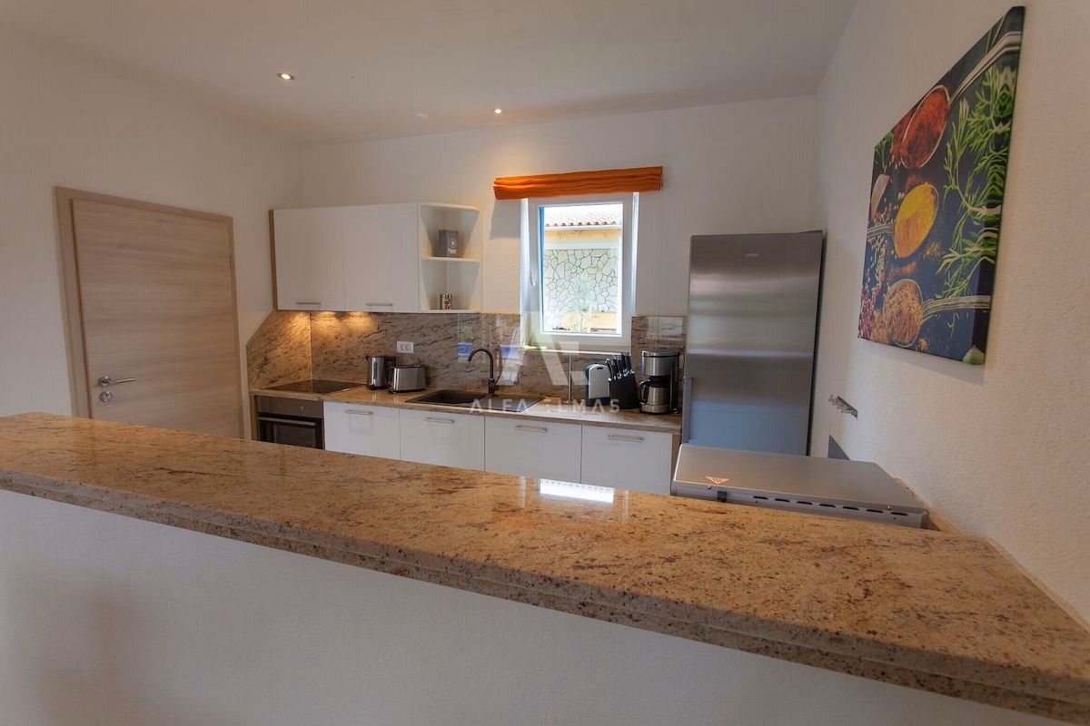 Krk, okolica, samostojna pritlična hiša z bazenom! ID 659