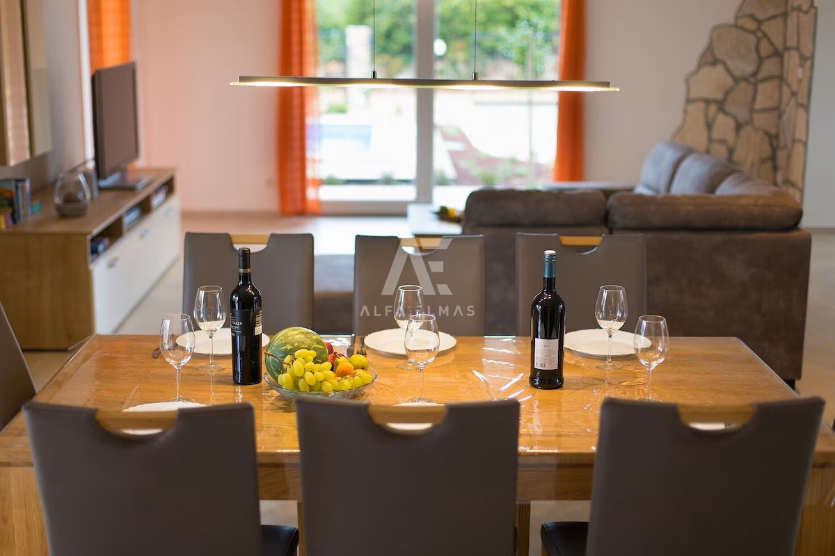 Otok Krk, okolica, samostojna hiša z bazenom! ID 660