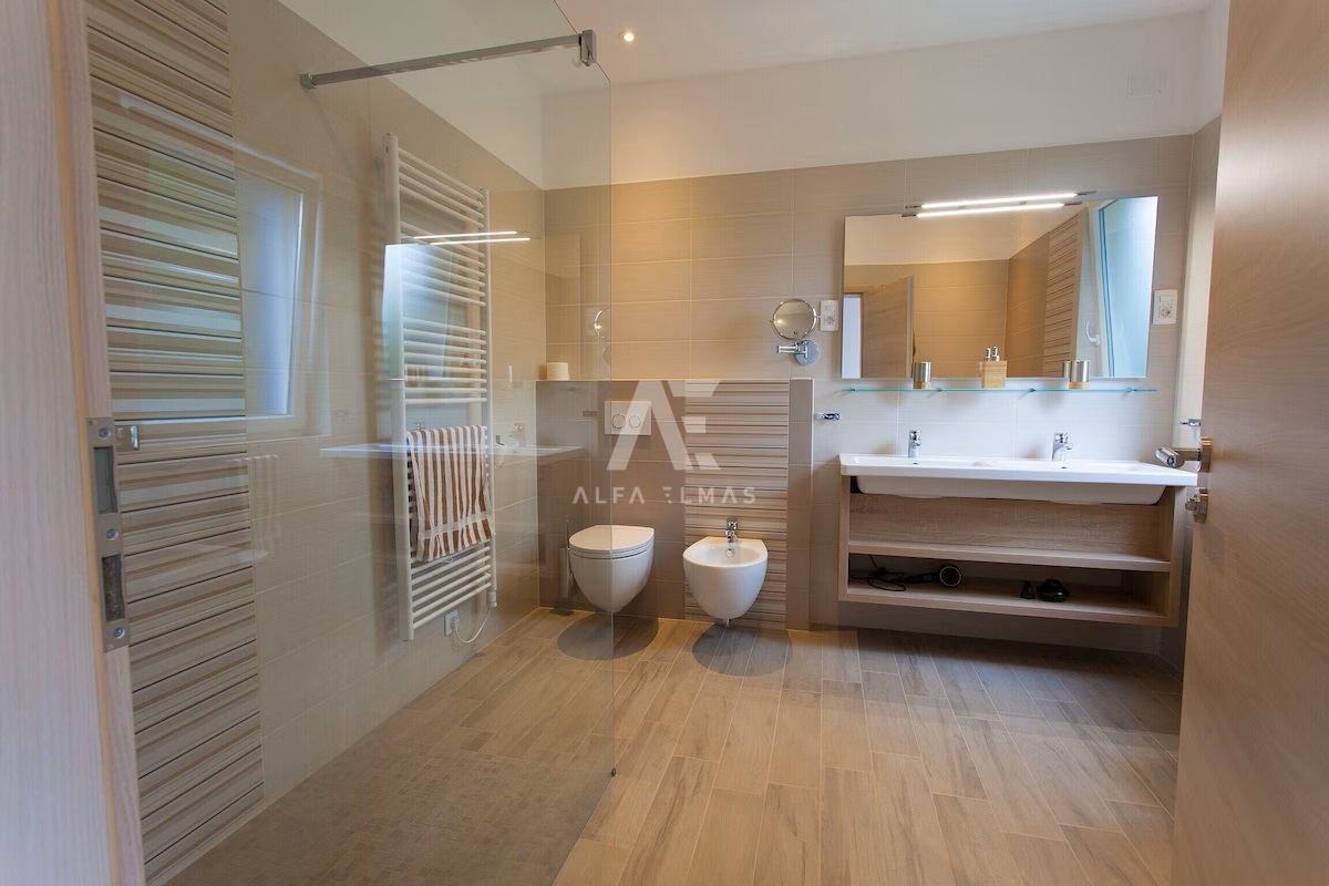 Otok Krk, okolica, samostojna hiša z bazenom! ID 660