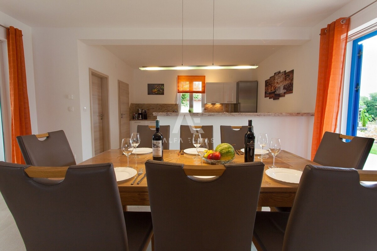 Otok Krk, okolica, samostojna hiša z bazenom! ID 660