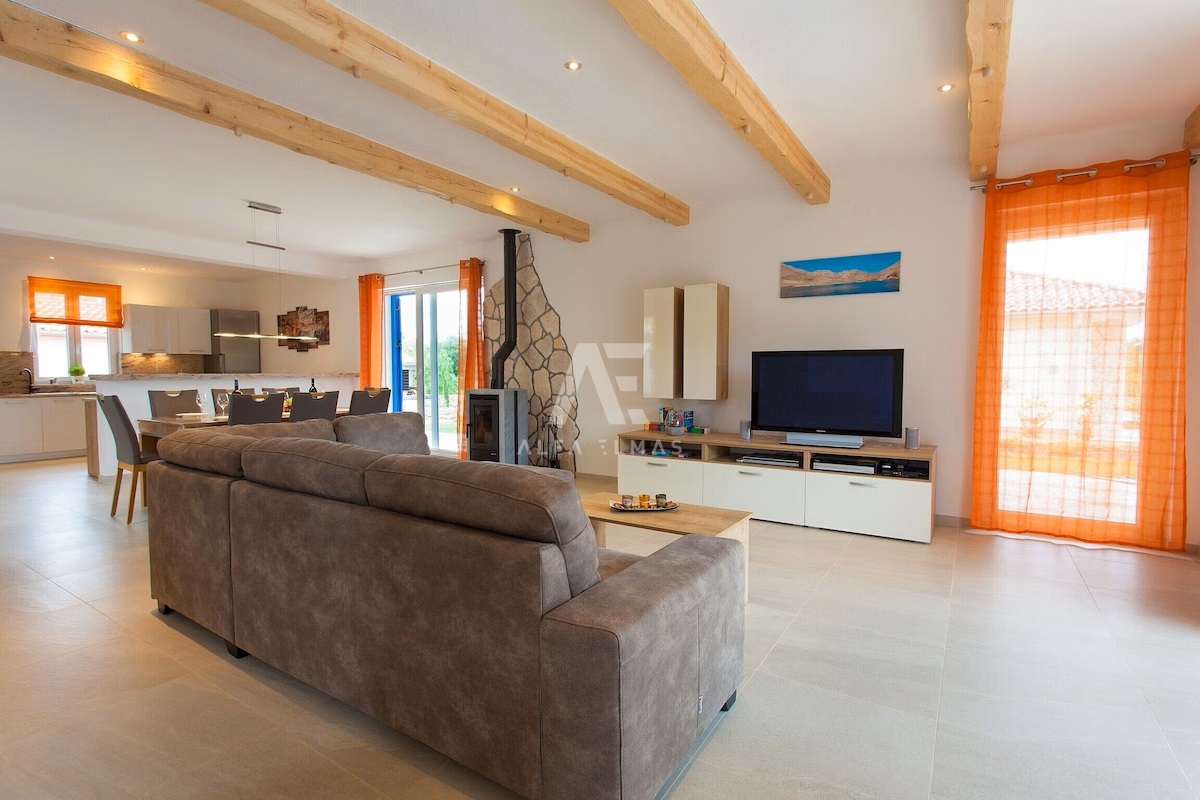 Otok Krk, okolica, samostojna hiša z bazenom! ID 660