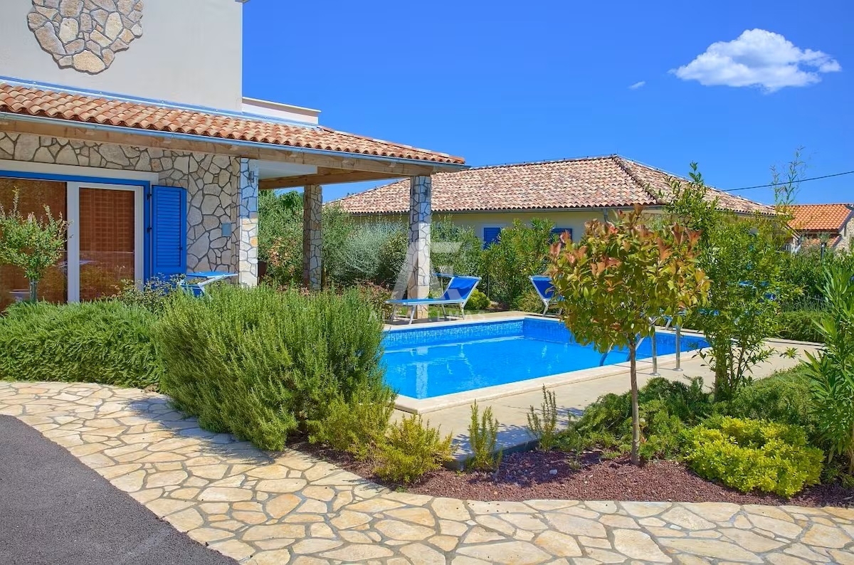 Otok Krk, okolica, samostojna hiša z bazenom! ID 660