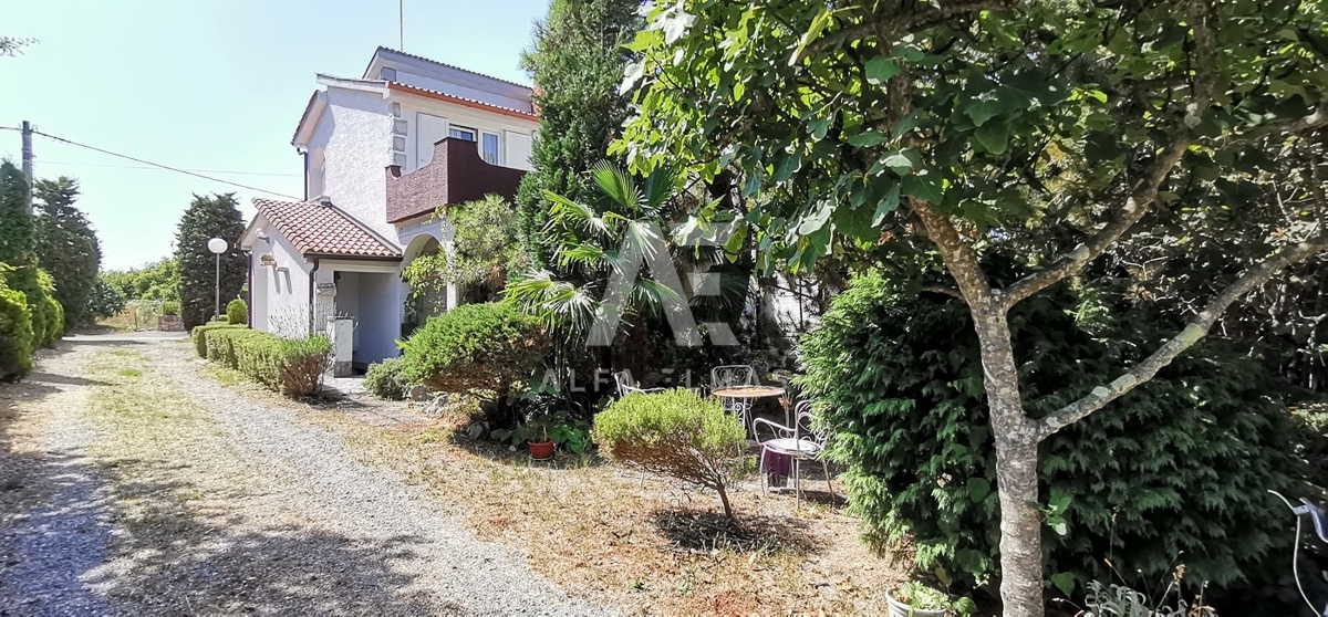 Linardići, hiša s petimi apartmaji na mirni lokaciji! ID 73