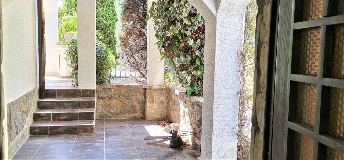  Linardići, hiša s petimi apartmaji na mirni lokaciji! ID 73