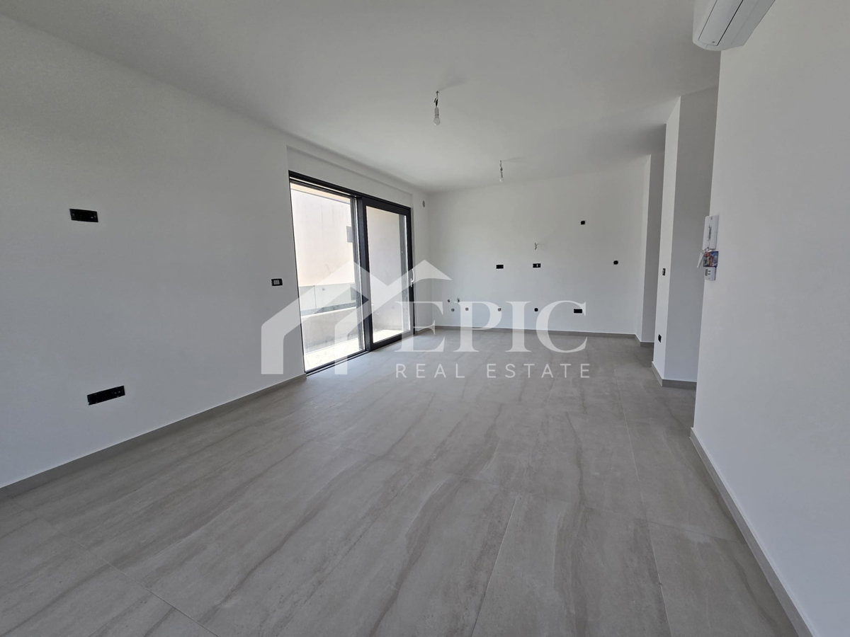 Dvosobno stanovanje, 50 m od plaže