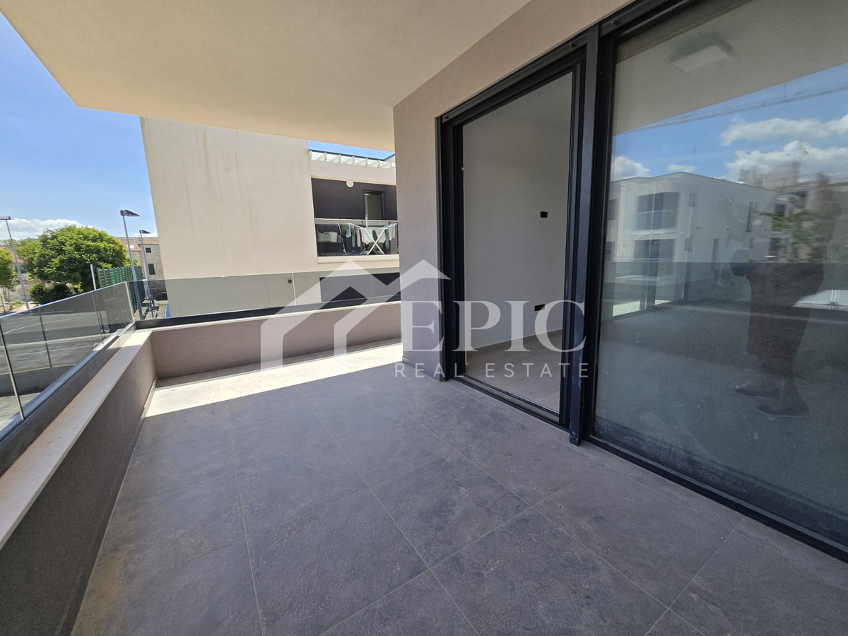 Dvosobno stanovanje, 50 m od plaže